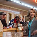 twin-peaks-blu-ray-behind-the-scenes-david-lynch-peggy-lipton-rr-diner.jpg