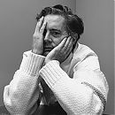 1504205572-es-083117-kyle-maclachlan-sweater-17-frames-980w-16-colors_02.jpg